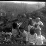Fotografia: Andreina Gritti, Andrea, Marco, la balia e Checco in montagna.