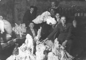 Famiglia di minatori con fibre di amianto